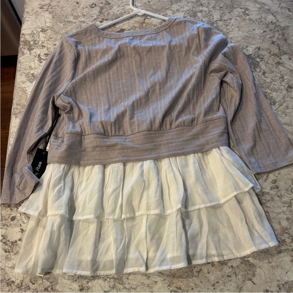 Doe & Rae 3/4 Sleeve Ruffle Top Small NWT - Picture 9 of 9